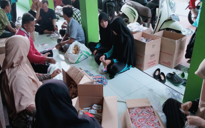 Takjil On the Road SMP Isam Terpadu Iqro Nogosari : Mewarnai Jalan dengan Kebaikan